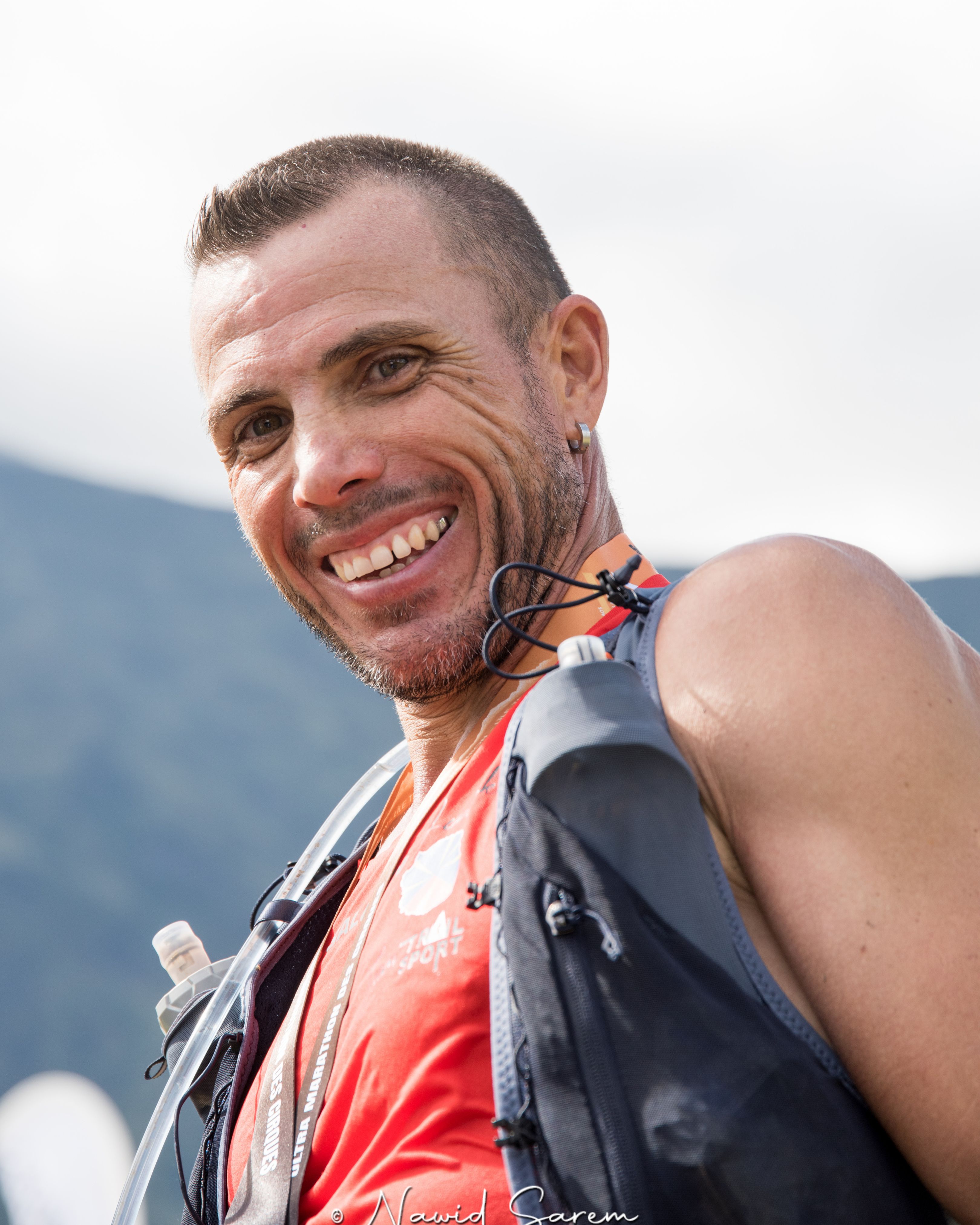 Coureur équipé de son sac d’hydratation